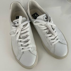 Veja Esplar Low Top Sneakers